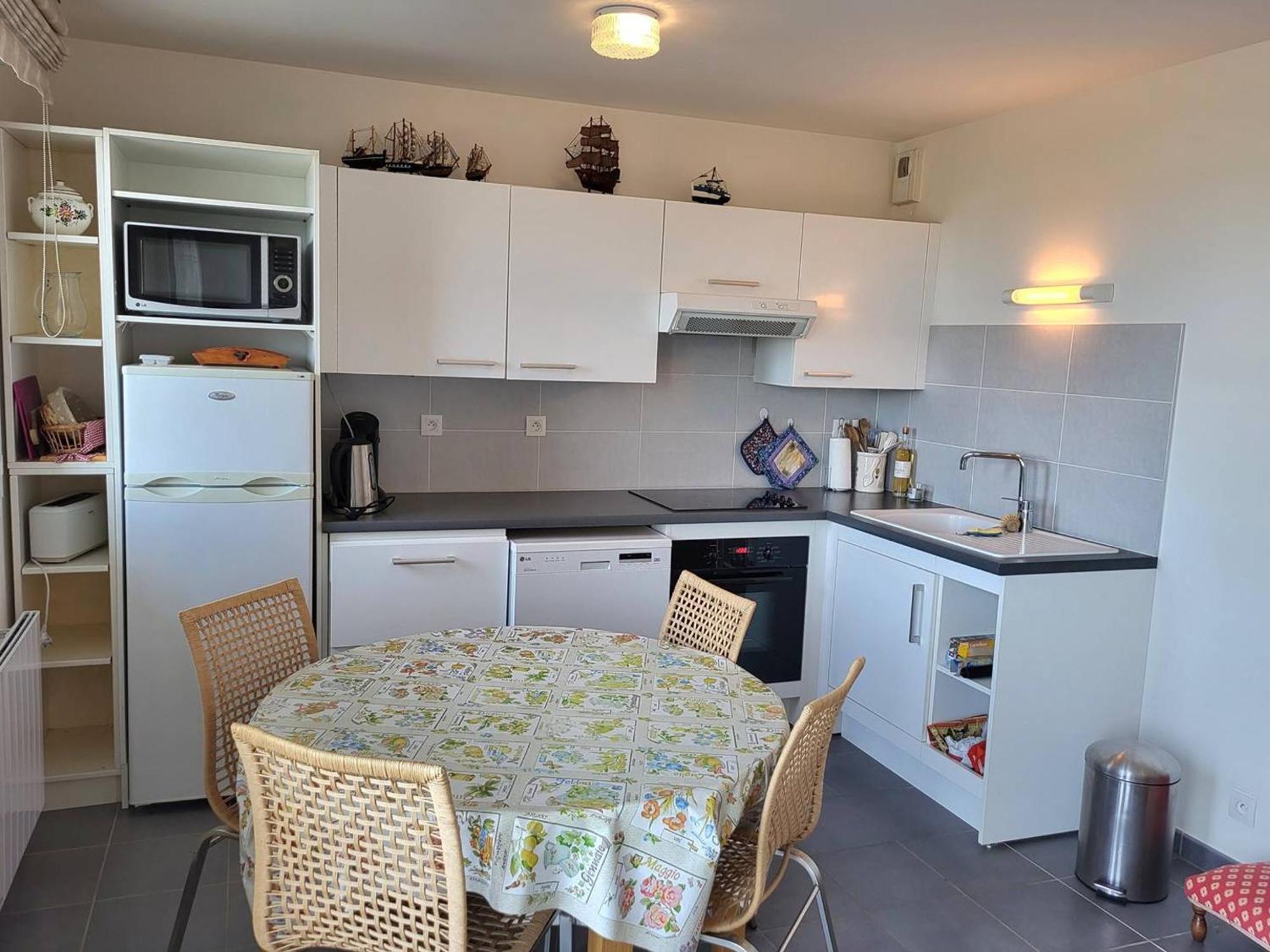 Appartement Rez-De-Jardin, Front De Mer, 4 Pers, Calme, Wifi Gratuit - Fr-1-465-46 Merville-Franceville-Plage Exteriér fotografie